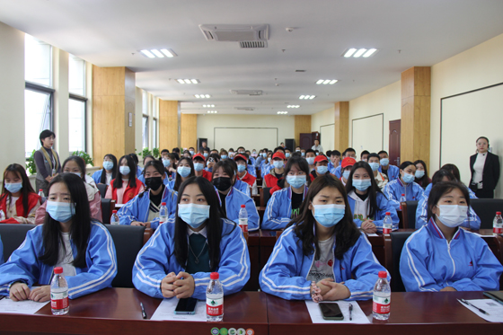 時代青年講奉獻 愛心熱血勇?lián)?dāng)——安康職業(yè)技術(shù)學(xué)院學(xué)生參加血站開放日活動