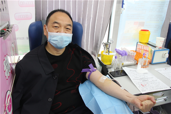 人民警察一心為民，捋袖捐血鐵血柔情——安康市公安局積極開展冬季獻(xiàn)血活動