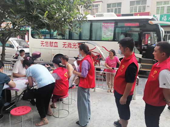 旬陽縣蜀河鎮(zhèn)組織開展夏季愛心獻(xiàn)血活動