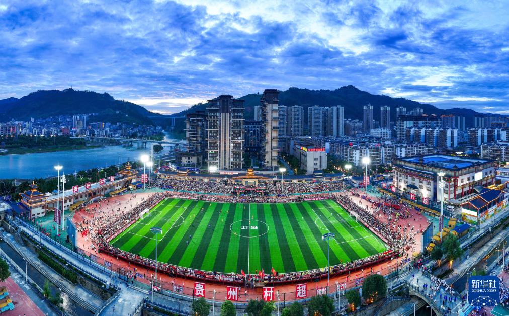 這是2025年8月23日拍攝的首屆“村超”全國(guó)賽總決賽現(xiàn)場(chǎng)。新華社記者楊文斌攝